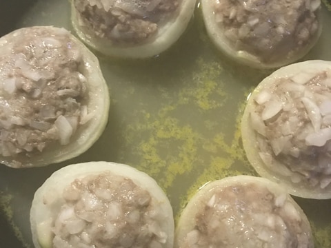 玉葱の肉詰めスープ煮